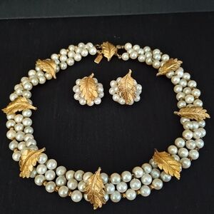 Hattie Carnigie Beautiful Ornate Leaf And Faux Pearl Necklace And Earrings